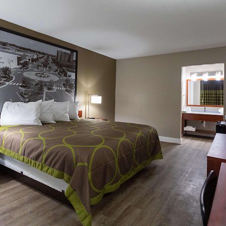 Super 8 By Wyndham Goldsboro Motel Екстериор снимка