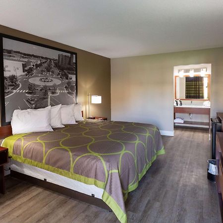 Super 8 By Wyndham Goldsboro Motel Екстериор снимка