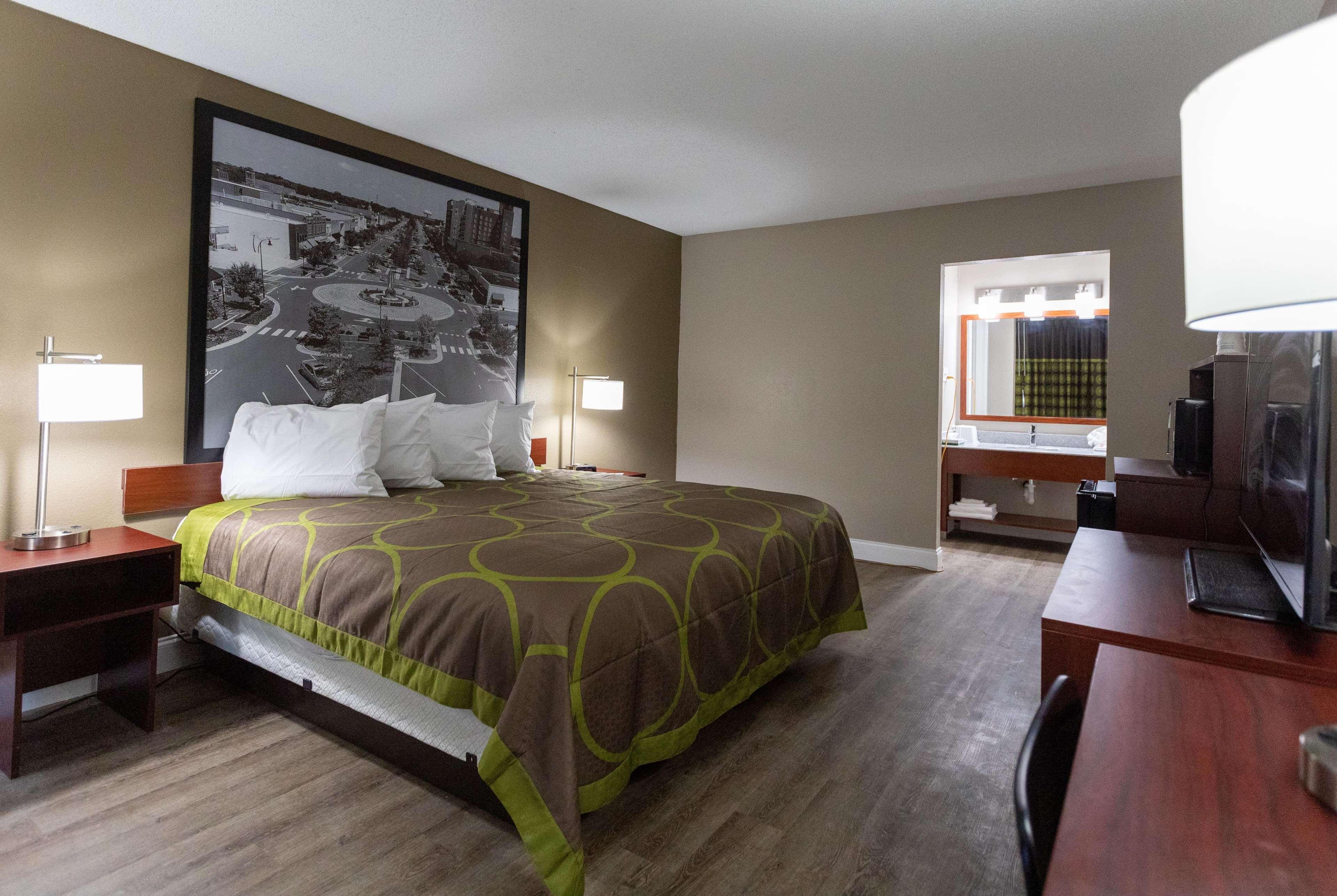 Super 8 By Wyndham Goldsboro Motel Екстериор снимка