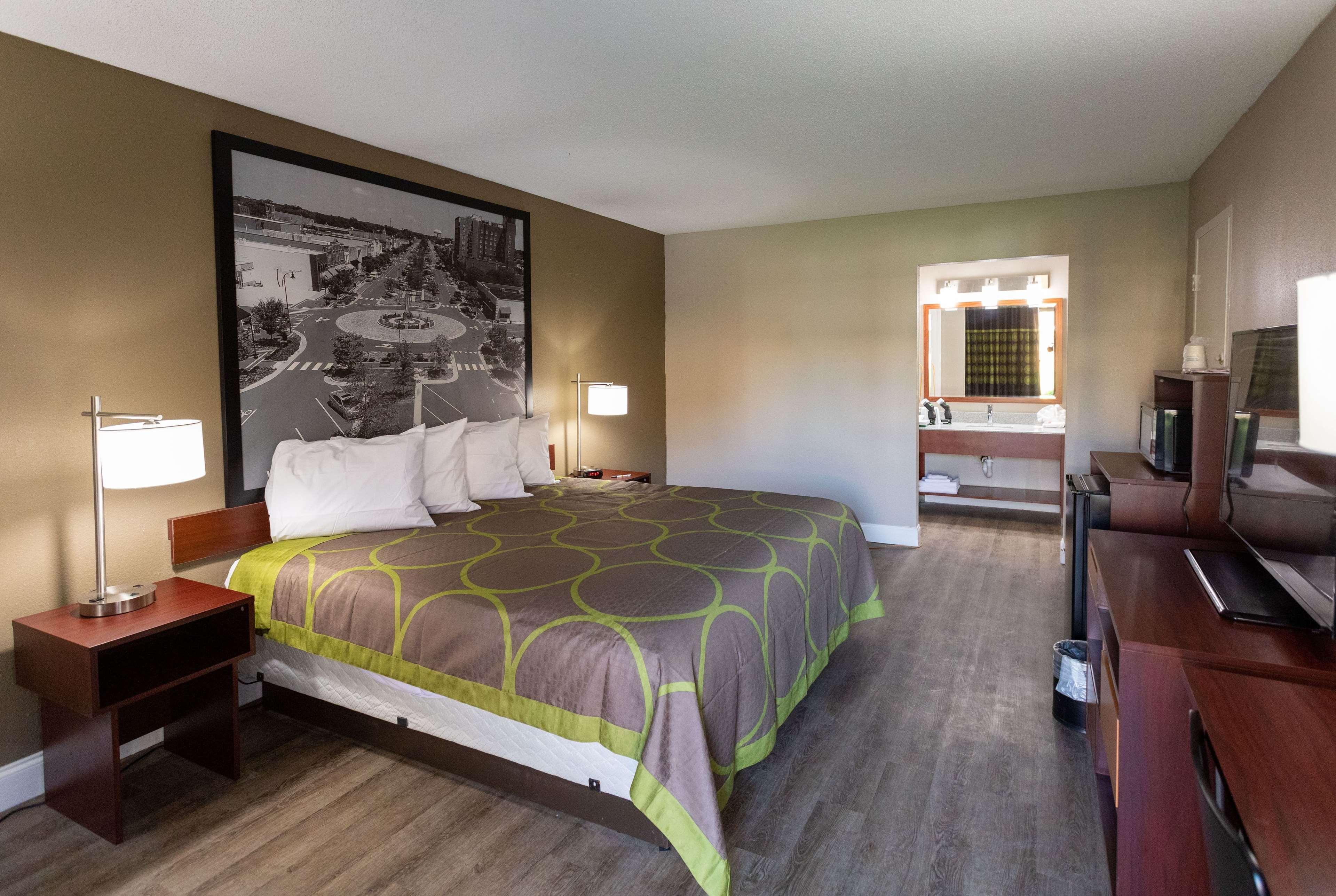 Super 8 By Wyndham Goldsboro Motel Екстериор снимка