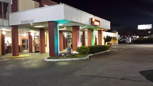 Super 8 By Wyndham Goldsboro Motel Екстериор снимка