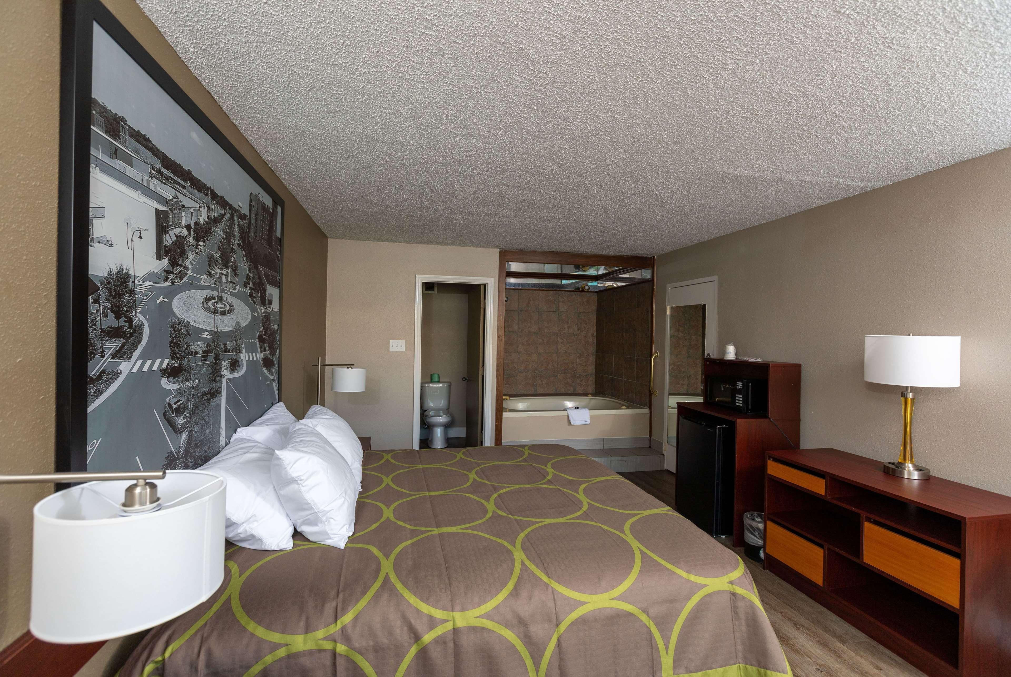 Super 8 By Wyndham Goldsboro Motel Екстериор снимка