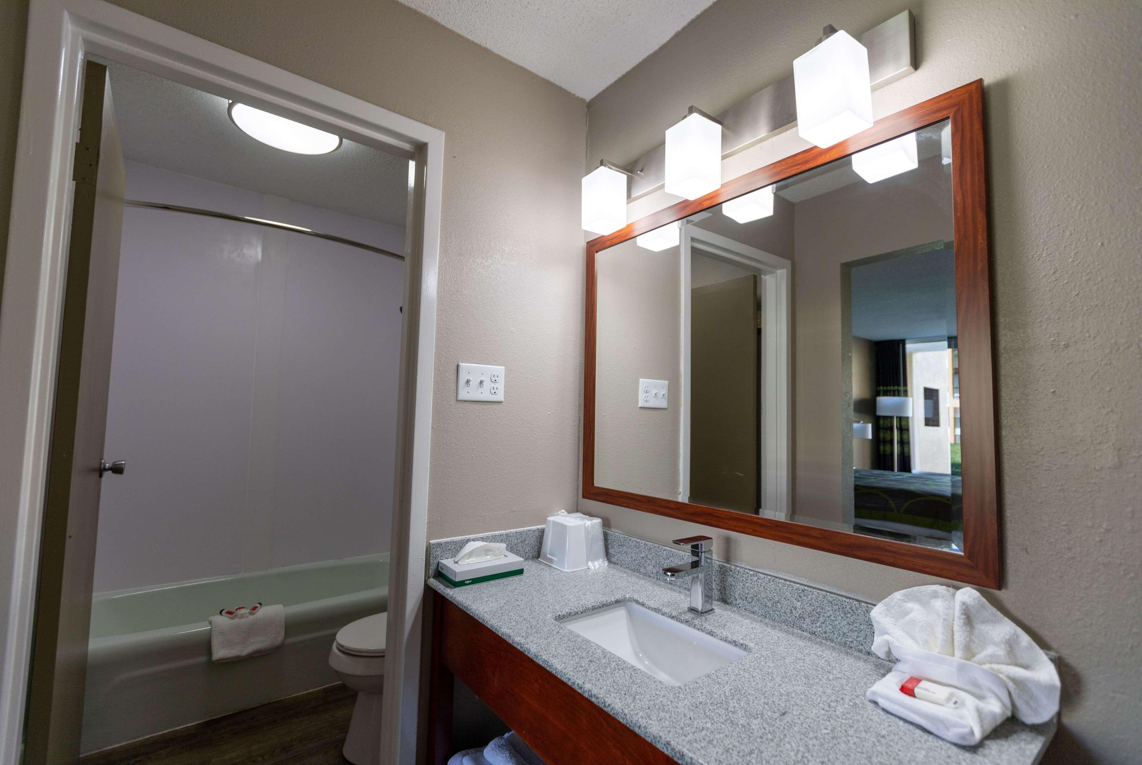 Super 8 By Wyndham Goldsboro Motel Екстериор снимка