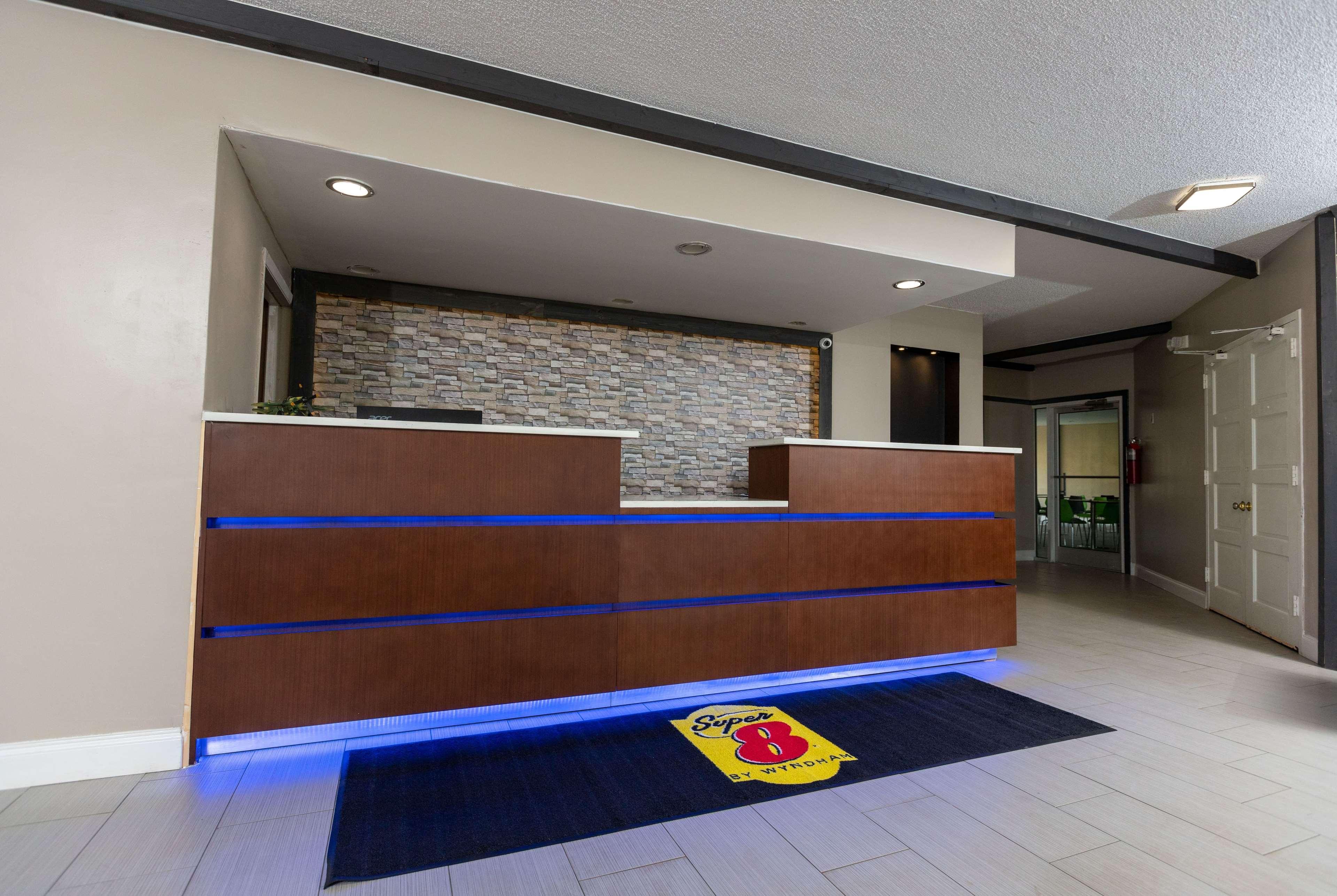 Super 8 By Wyndham Goldsboro Motel Екстериор снимка