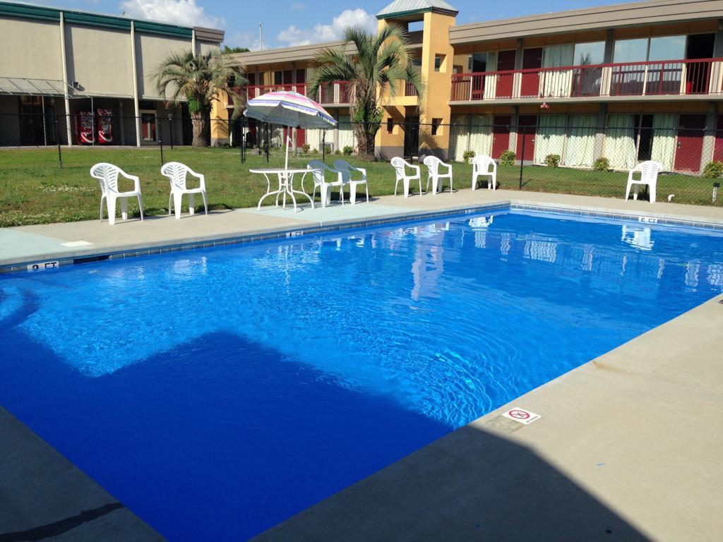 Super 8 By Wyndham Goldsboro Motel Екстериор снимка