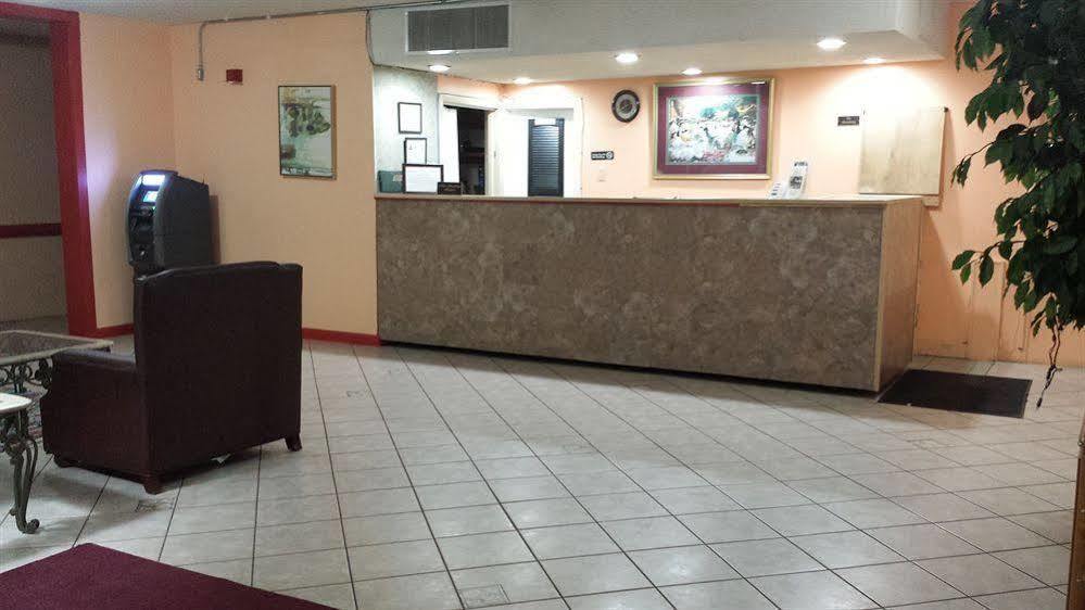 Super 8 By Wyndham Goldsboro Motel Екстериор снимка