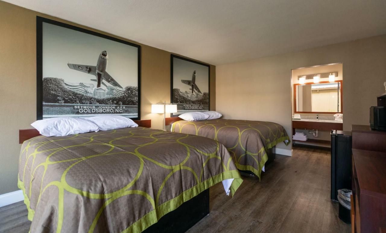 Super 8 By Wyndham Goldsboro Motel Екстериор снимка