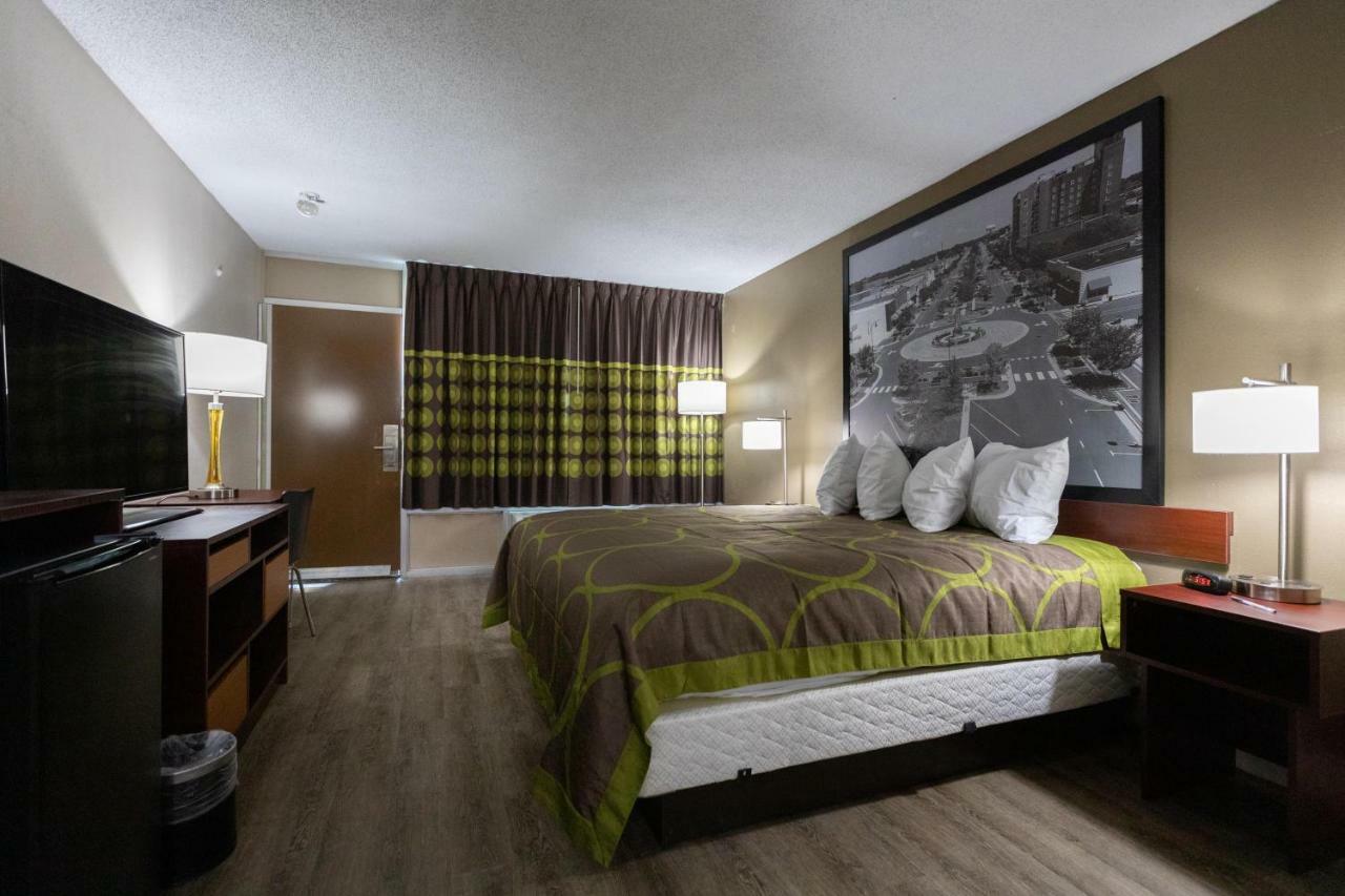 Super 8 By Wyndham Goldsboro Motel Екстериор снимка