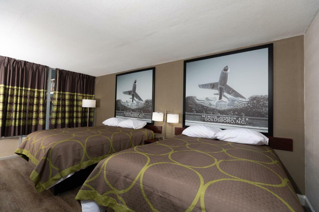 Super 8 By Wyndham Goldsboro Motel Екстериор снимка