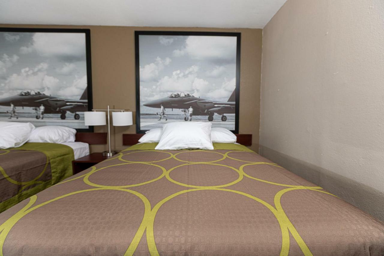 Super 8 By Wyndham Goldsboro Motel Екстериор снимка
